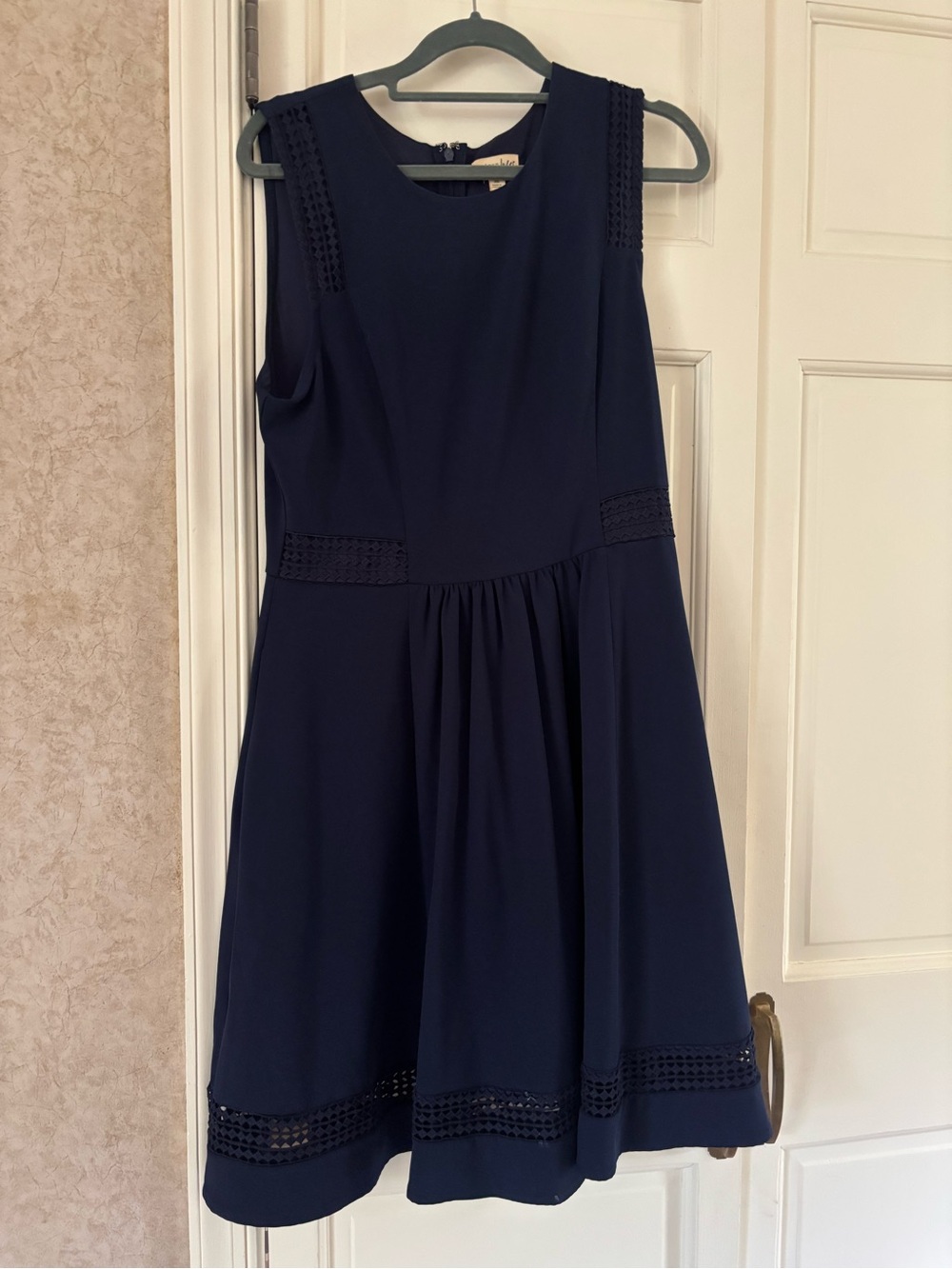 Women's navy sleeveless top